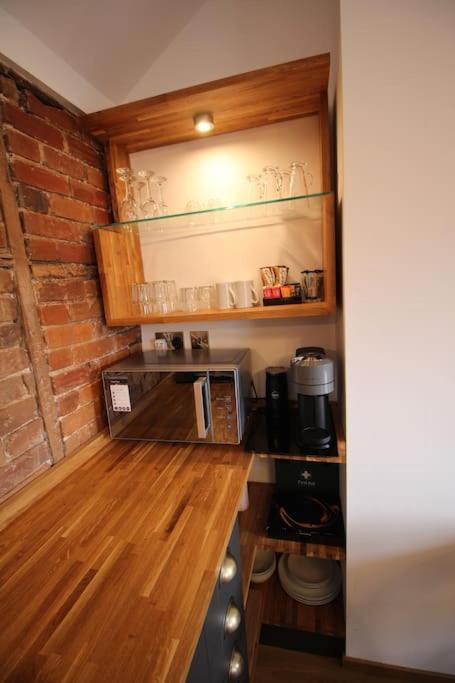 Apartment 6 At Number 8: City Centre, 1 Bedroom, Sofa Bed In Lounge Кентърбъри Екстериор снимка
