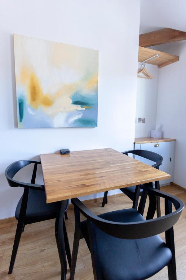 Apartment 6 At Number 8: City Centre, 1 Bedroom, Sofa Bed In Lounge Кентърбъри Екстериор снимка