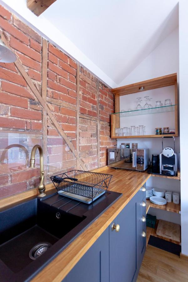 Apartment 6 At Number 8: City Centre, 1 Bedroom, Sofa Bed In Lounge Кентърбъри Екстериор снимка